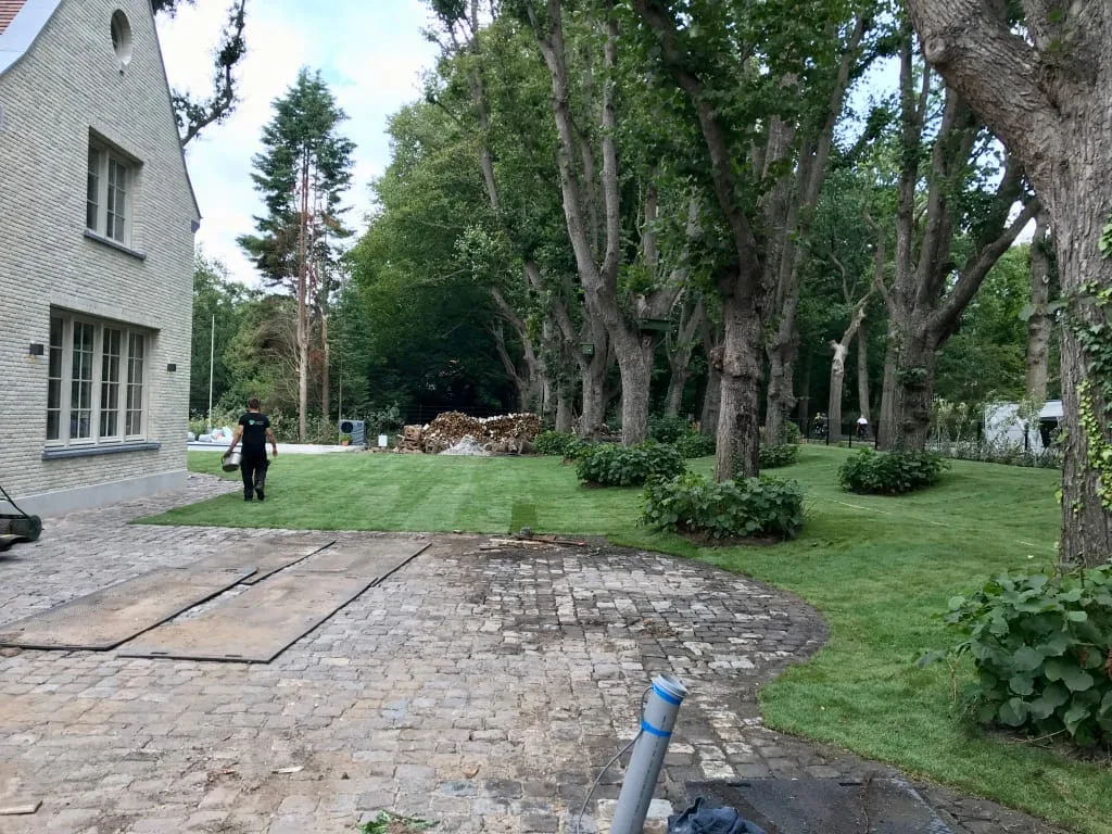 Graszoden leggen Bentveld