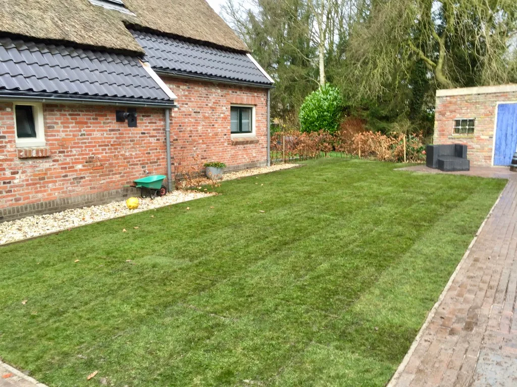 Graszoden aanleggen Drouwen-Alinghoek