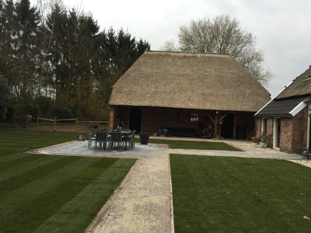 Graszoden aanleggen Drouwen-Alinghoek
