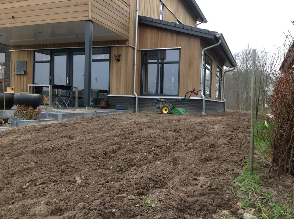 Nieuwbouw Drachten 300 m² graszoden leggen