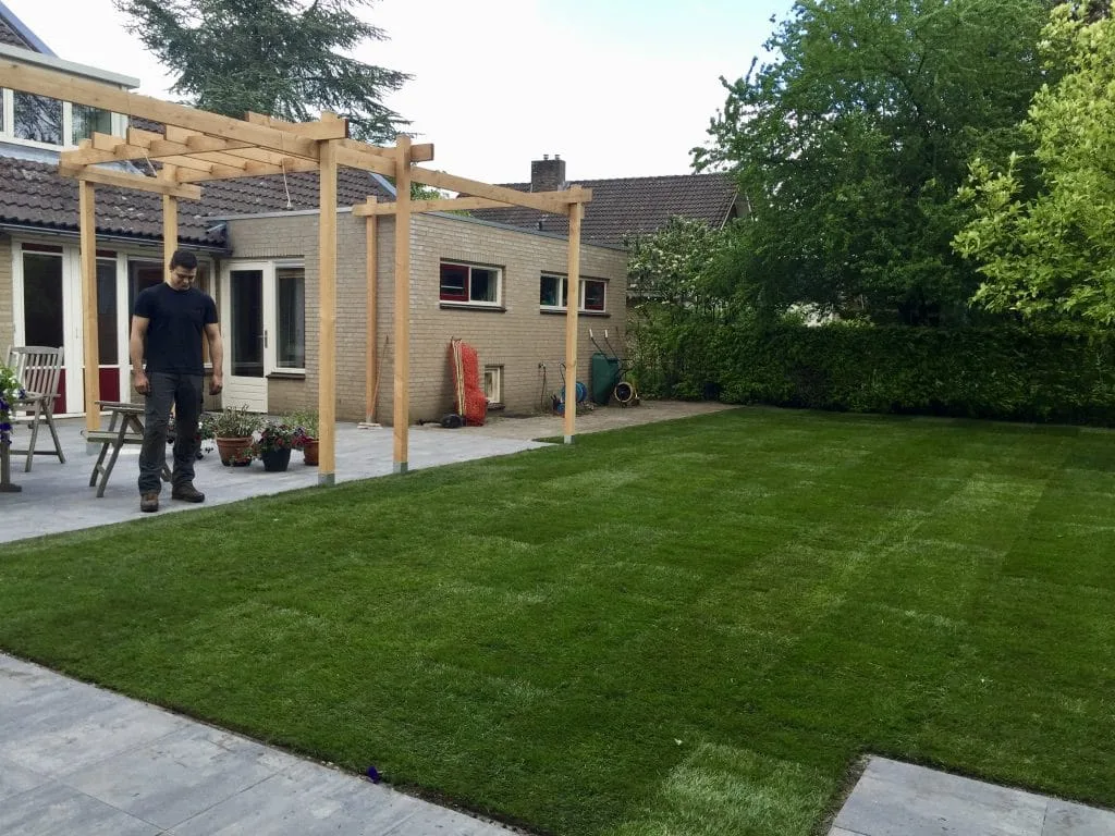 Graszoden leggen Houten