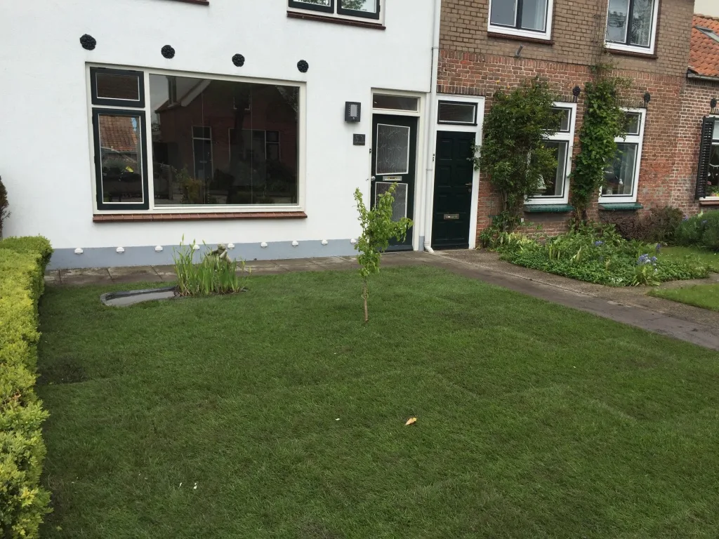 Graszoden leggen Colijnsplaat