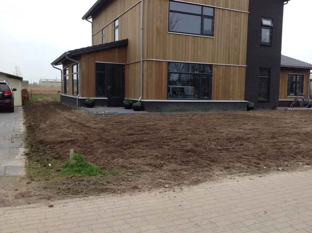 Nieuwbouw Drachten 300 m² graszoden leggen