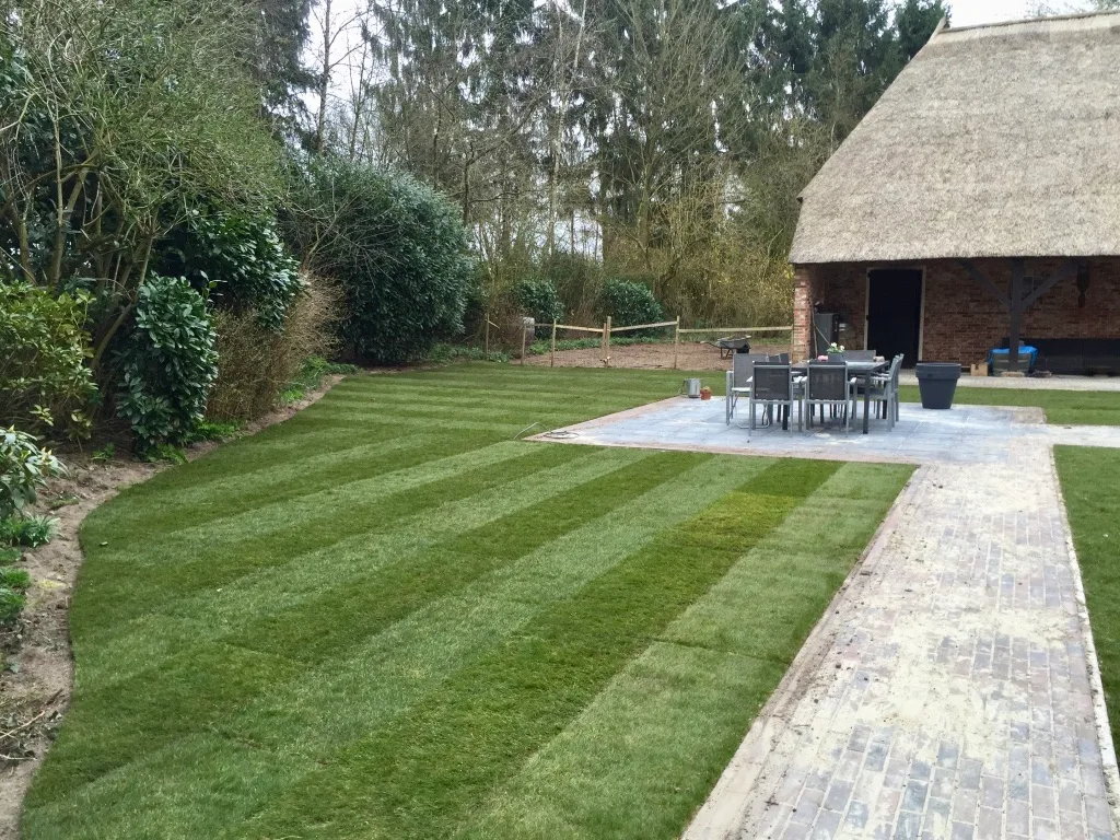 Graszoden aanleggen Drouwen-Alinghoek