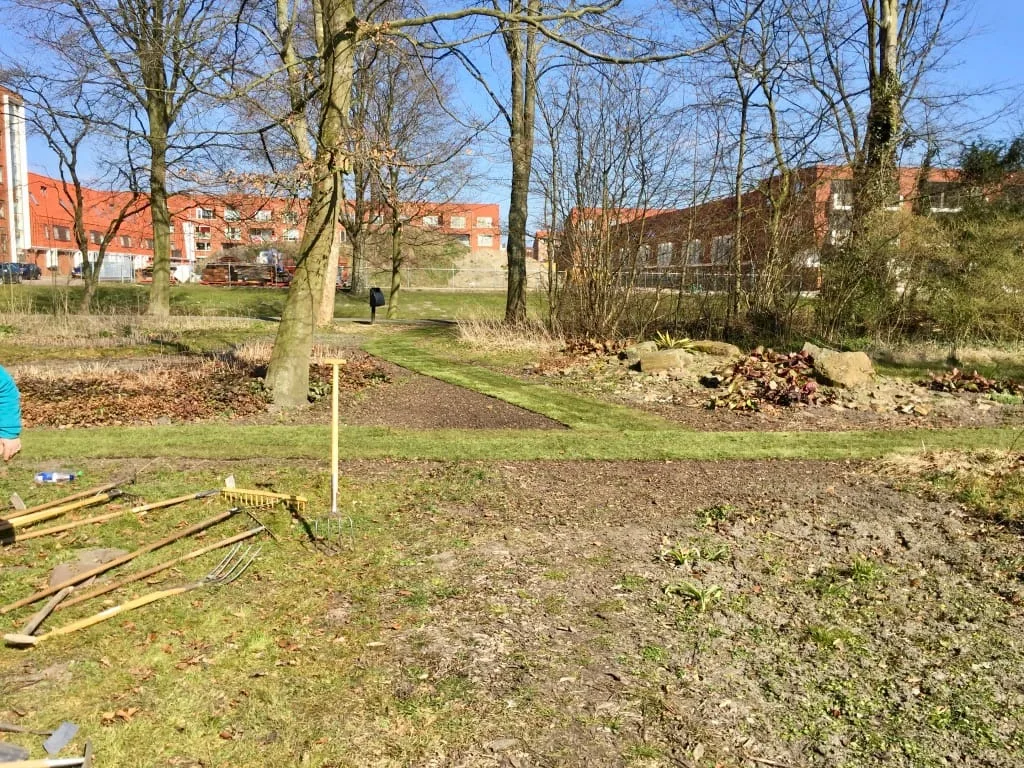 Graszoden paden in park Oosterhout