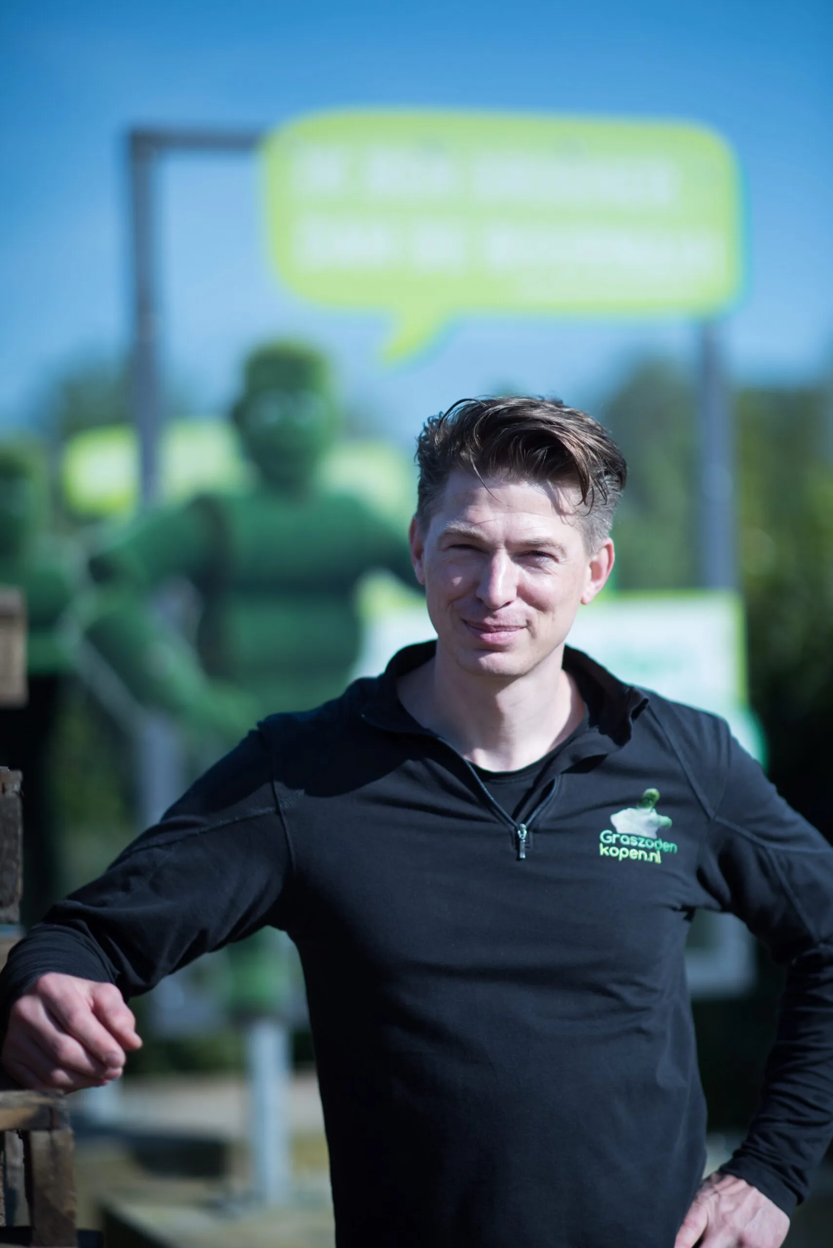 Marcel van Graszodenkopen.nl bij het teeltbedrijf in Gasselte