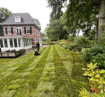 Oude graszoden verwijderen in Bilthoven (280 m²)